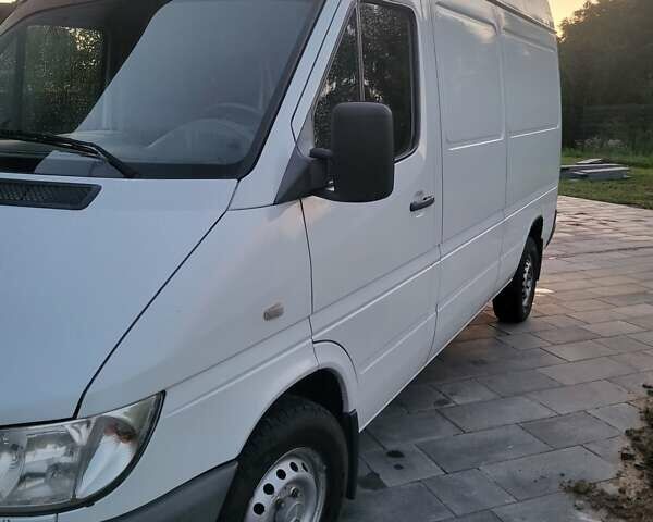 Белый Мерседес Sprinter, объемом двигателя 2.1 л и пробегом 537 тыс. км за 9500 $, фото 1 на Automoto.ua