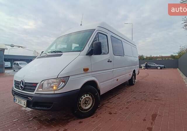 Белый Мерседес Sprinter, объемом двигателя 2.7 л и пробегом 620 тыс. км за 10000 $, фото 1 на Automoto.ua