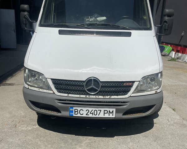 Белый Мерседес Sprinter, объемом двигателя 2.5 л и пробегом 960 тыс. км за 5800 $, фото 1 на Automoto.ua
