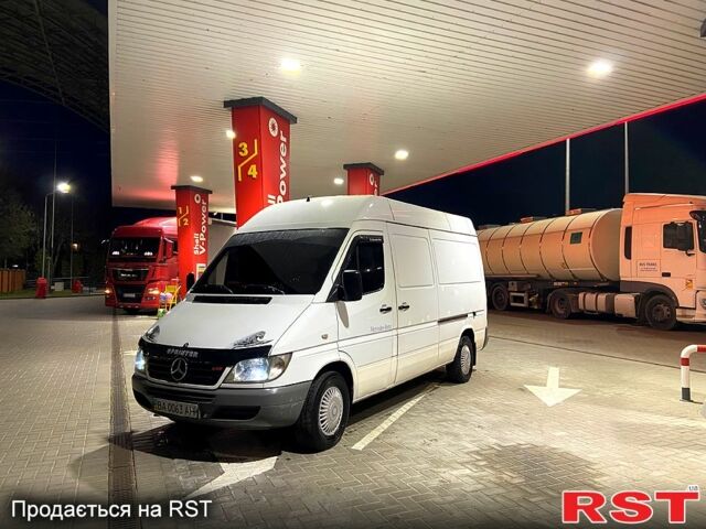 Белый Мерседес Sprinter, объемом двигателя 2.2 л и пробегом 430 тыс. км за 7500 $, фото 1 на Automoto.ua