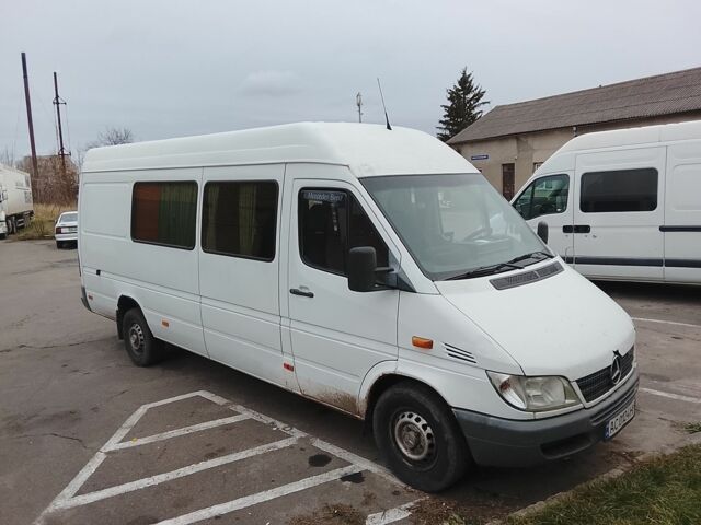 Белый Мерседес Sprinter, объемом двигателя 2.2 л и пробегом 320 тыс. км за 6200 $, фото 1 на Automoto.ua