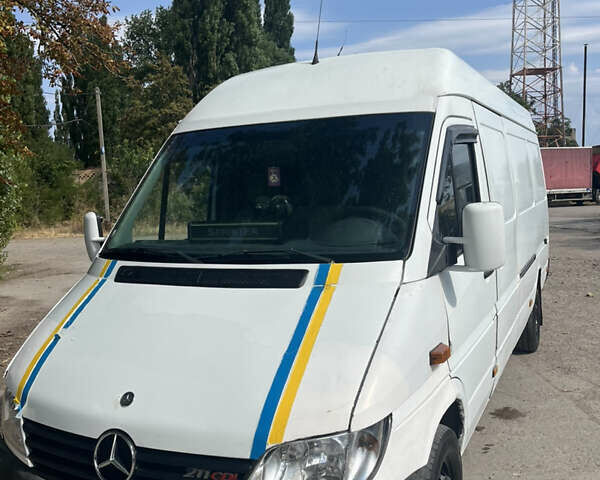 Белый Мерседес Sprinter, объемом двигателя 2.15 л и пробегом 554 тыс. км за 7000 $, фото 1 на Automoto.ua