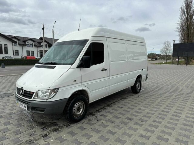 Белый Мерседес Sprinter, объемом двигателя 2.2 л и пробегом 320 тыс. км за 6300 $, фото 1 на Automoto.ua