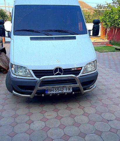 Белый Мерседес Sprinter, объемом двигателя 2.2 л и пробегом 399 тыс. км за 10000 $, фото 1 на Automoto.ua