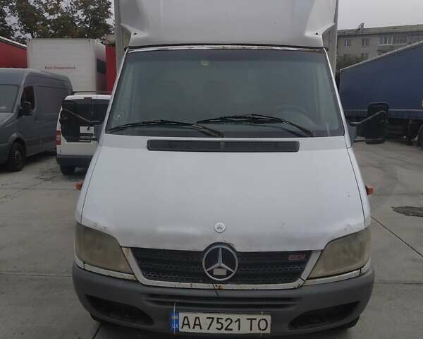 Белый Мерседес Sprinter, объемом двигателя 2.69 л и пробегом 565 тыс. км за 5000 $, фото 1 на Automoto.ua