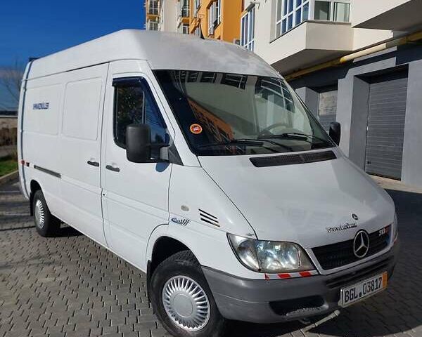 Белый Мерседес Sprinter, объемом двигателя 0 л и пробегом 375 тыс. км за 10000 $, фото 1 на Automoto.ua