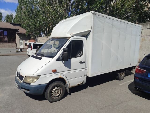 Белый Мерседес Sprinter, объемом двигателя 2 л и пробегом 300 тыс. км за 6000 $, фото 1 на Automoto.ua