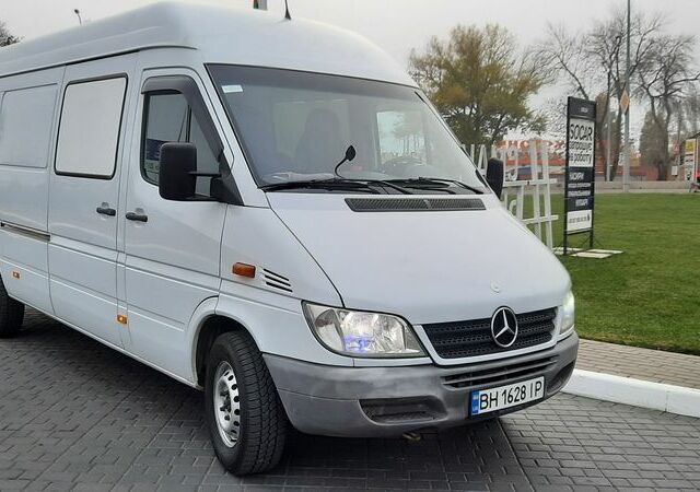 Белый Мерседес Sprinter, объемом двигателя 2.7 л и пробегом 350 тыс. км за 11800 $, фото 1 на Automoto.ua