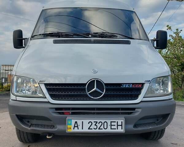 Белый Мерседес Sprinter, объемом двигателя 2.2 л и пробегом 301 тыс. км за 10600 $, фото 1 на Automoto.ua