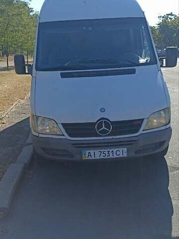 Белый Мерседес Sprinter, объемом двигателя 2.69 л и пробегом 307 тыс. км за 6999 $, фото 1 на Automoto.ua
