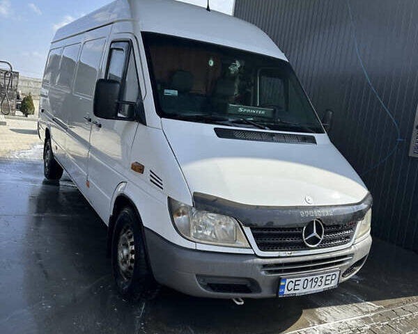 Белый Мерседес Sprinter, объемом двигателя 2.1 л и пробегом 600 тыс. км за 10000 $, фото 1 на Automoto.ua