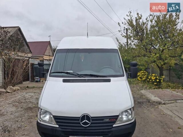 Белый Мерседес Sprinter, объемом двигателя 2.69 л и пробегом 740 тыс. км за 12000 $, фото 1 на Automoto.ua