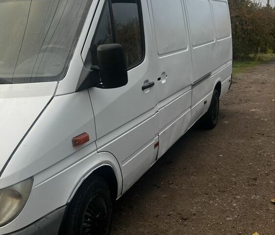 Мерседес Sprinter 2005 в Кривом Роге на Automoto.ua Белый Мерседес Sprinter, объемом двигателя 0 л и пробегом 441 тыс. км за 6200 $, фото 1 на Automoto.ua