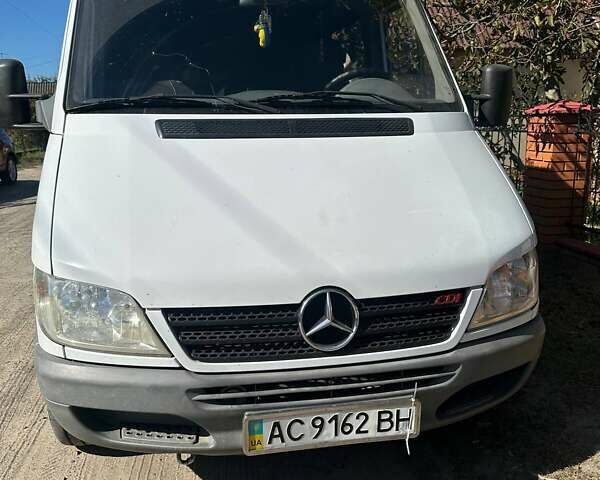 Белый Мерседес Sprinter, объемом двигателя 2.1 л и пробегом 226 тыс. км за 9300 $, фото 1 на Automoto.ua