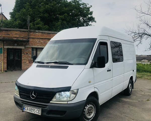Белый Мерседес Sprinter, объемом двигателя 2.15 л и пробегом 350 тыс. км за 7200 $, фото 1 на Automoto.ua