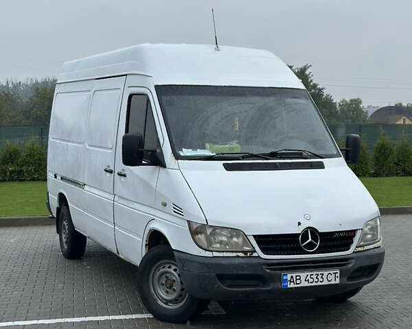 Белый Мерседес Sprinter, объемом двигателя 2.15 л и пробегом 650 тыс. км за 4950 $, фото 1 на Automoto.ua