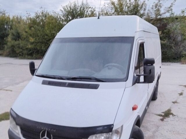 Белый Мерседес Sprinter, объемом двигателя 2.1 л и пробегом 400 тыс. км за 8000 $, фото 1 на Automoto.ua