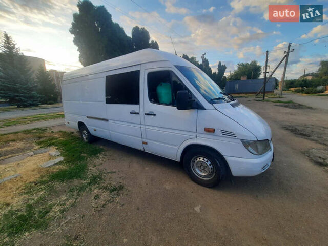 Белый Мерседес Sprinter, объемом двигателя 2.7 л и пробегом 874 тыс. км за 8500 $, фото 1 на Automoto.ua