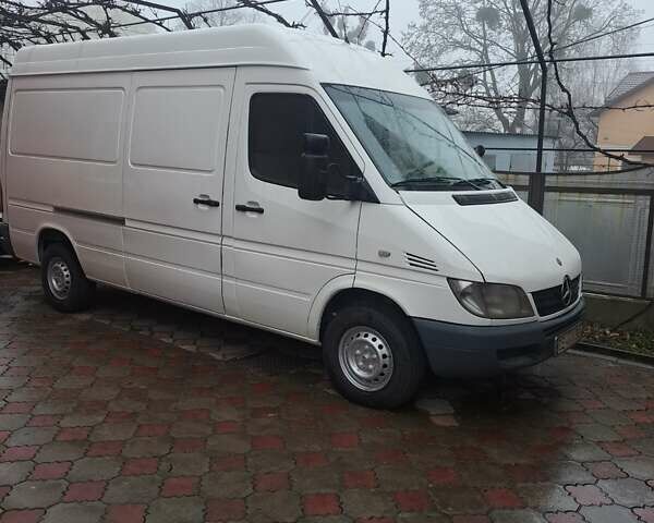 Белый Мерседес Sprinter, объемом двигателя 2.69 л и пробегом 179 тыс. км за 6500 $, фото 1 на Automoto.ua