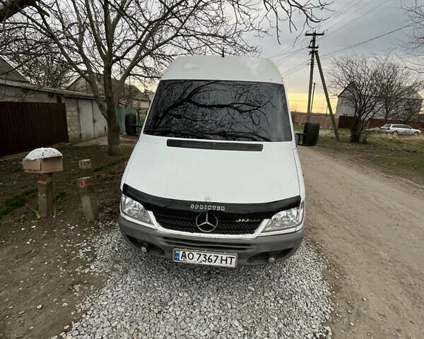 Белый Мерседес Sprinter, объемом двигателя 2.2 л и пробегом 737 тыс. км за 6750 $, фото 1 на Automoto.ua