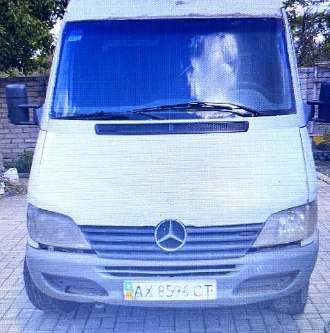 Белый Мерседес Sprinter, объемом двигателя 2.5 л и пробегом 650 тыс. км за 6500 $, фото 1 на Automoto.ua