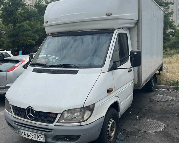 Белый Мерседес Sprinter, объемом двигателя 2.69 л и пробегом 495 тыс. км за 8800 $, фото 1 на Automoto.ua