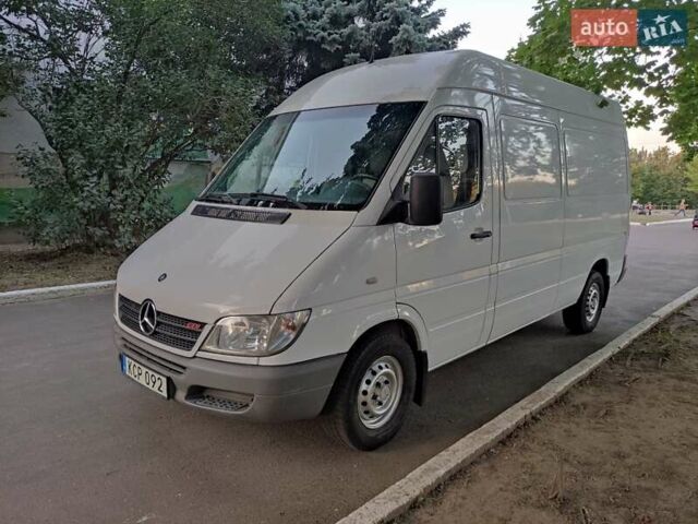 Белый Мерседес Sprinter, объемом двигателя 0 л и пробегом 277 тыс. км за 15300 $, фото 1 на Automoto.ua