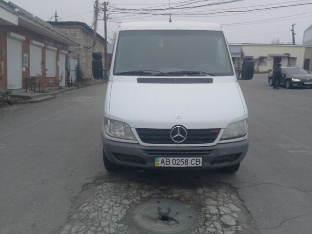 Белый Мерседес Sprinter, объемом двигателя 2.1 л и пробегом 250 тыс. км за 9000 $, фото 1 на Automoto.ua