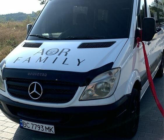 Белый Мерседес Sprinter, объемом двигателя 2.1 л и пробегом 540 тыс. км за 11300 $, фото 1 на Automoto.ua