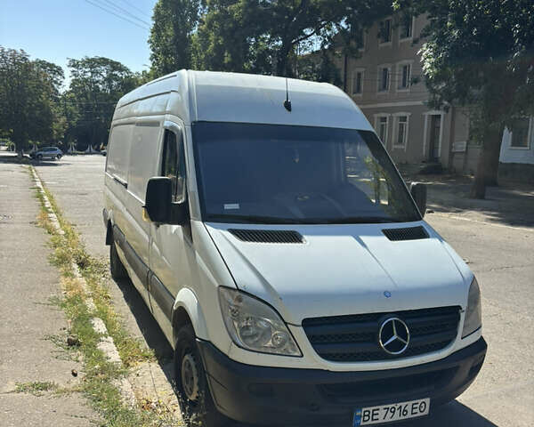 Белый Мерседес Sprinter, объемом двигателя 2.2 л и пробегом 600 тыс. км за 15000 $, фото 1 на Automoto.ua