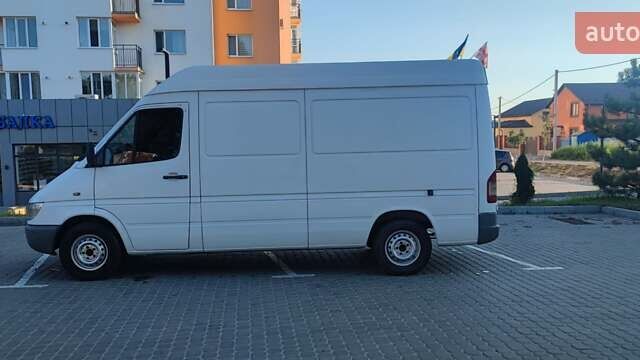 Белый Мерседес Sprinter, объемом двигателя 2.1 л и пробегом 320 тыс. км за 10200 $, фото 1 на Automoto.ua
