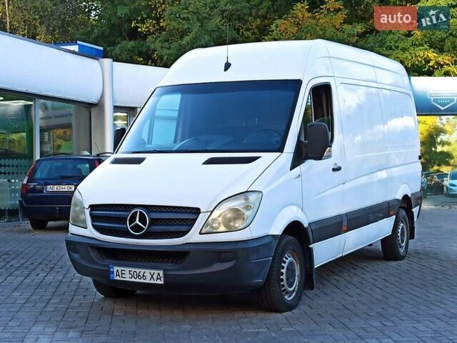 Белый Мерседес Sprinter, объемом двигателя 2.1 л и пробегом 470 тыс. км за 9900 $, фото 1 на Automoto.ua