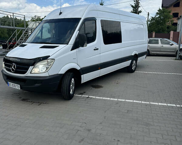 Белый Мерседес Sprinter, объемом двигателя 2.1 л и пробегом 502 тыс. км за 13800 $, фото 1 на Automoto.ua