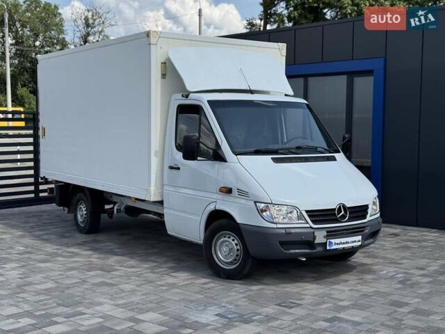 Белый Мерседес Sprinter, объемом двигателя 2.7 л и пробегом 162 тыс. км за 15300 $, фото 1 на Automoto.ua