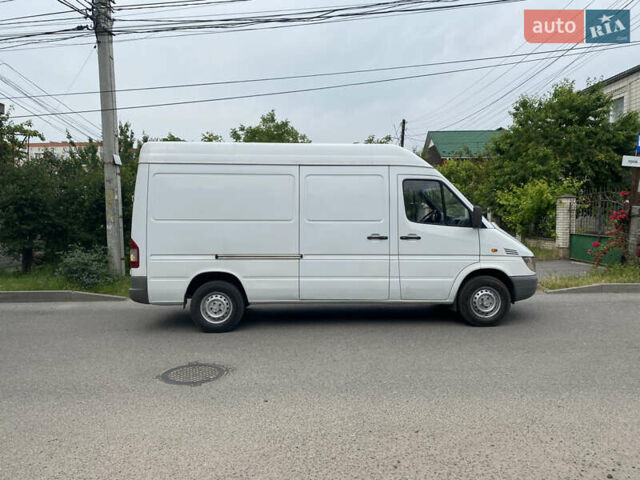 Белый Мерседес Sprinter, объемом двигателя 2.2 л и пробегом 450 тыс. км за 9800 $, фото 1 на Automoto.ua