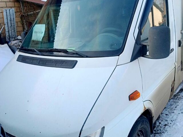 Белый Мерседес Sprinter, объемом двигателя 2.1 л и пробегом 400 тыс. км за 3800 $, фото 1 на Automoto.ua