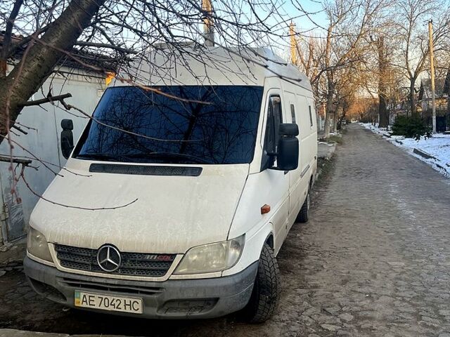 Белый Мерседес Sprinter, объемом двигателя 2.1 л и пробегом 211 тыс. км за 9500 $, фото 1 на Automoto.ua