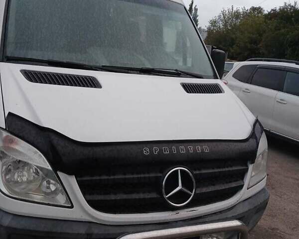 Белый Мерседес Sprinter, объемом двигателя 2.87 л и пробегом 390 тыс. км за 10000 $, фото 1 на Automoto.ua