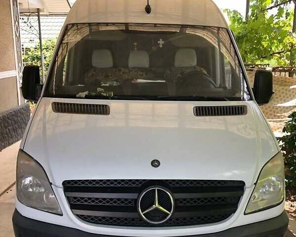 Белый Мерседес Sprinter, объемом двигателя 0 л и пробегом 328 тыс. км за 12431 $, фото 1 на Automoto.ua