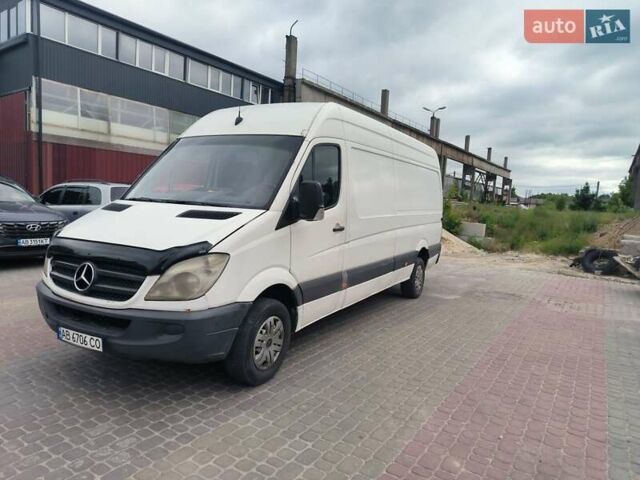 Белый Мерседес Sprinter, объемом двигателя 2.1 л и пробегом 692 тыс. км за 5600 $, фото 1 на Automoto.ua