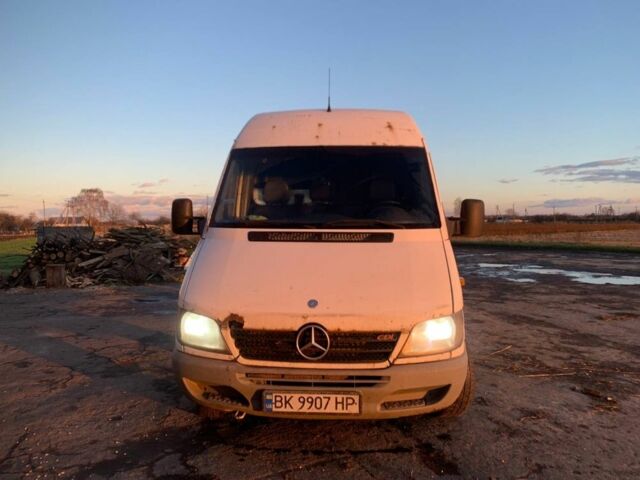Белый Мерседес Sprinter, объемом двигателя 2.2 л и пробегом 438 тыс. км за 4799 $, фото 1 на Automoto.ua