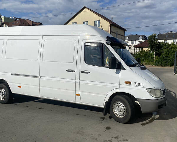 Белый Мерседес Sprinter, объемом двигателя 2.2 л и пробегом 335 тыс. км за 11000 $, фото 1 на Automoto.ua