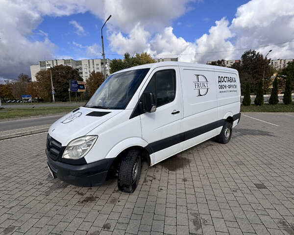 Белый Мерседес Sprinter, объемом двигателя 2.1 л и пробегом 317 тыс. км за 12000 $, фото 1 на Automoto.ua