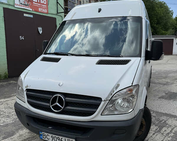Белый Мерседес Sprinter, объемом двигателя 2.15 л и пробегом 696 тыс. км за 10500 $, фото 1 на Automoto.ua