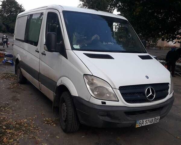 Белый Мерседес Sprinter, объемом двигателя 2.15 л и пробегом 300 тыс. км за 10000 $, фото 1 на Automoto.ua
