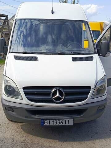 Белый Мерседес Sprinter, объемом двигателя 2.1 л и пробегом 300 тыс. км за 12700 $, фото 1 на Automoto.ua