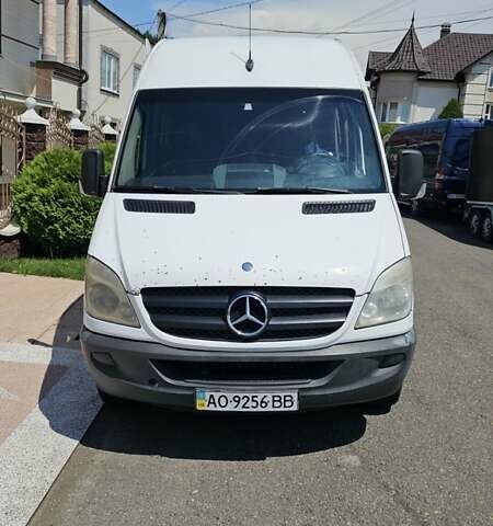 Белый Мерседес Sprinter, объемом двигателя 2.2 л и пробегом 360 тыс. км за 9100 $, фото 1 на Automoto.ua