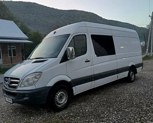 Белый Мерседес Sprinter, объемом двигателя 2.15 л и пробегом 360 тыс. км за 8500 $, фото 1 на Automoto.ua