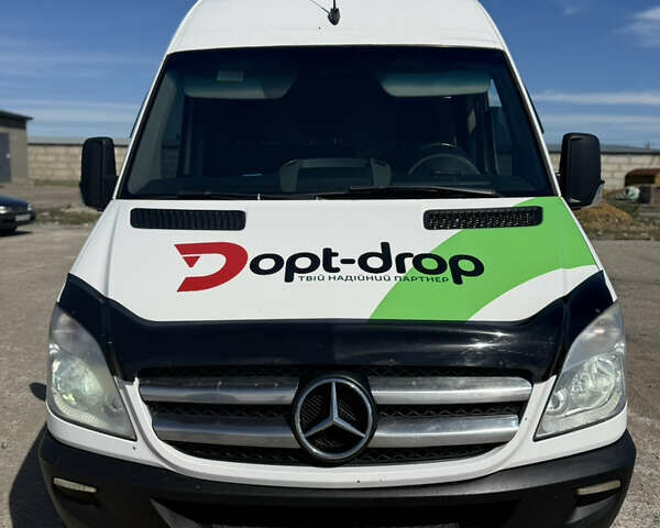 Белый Мерседес Sprinter, объемом двигателя 2.1 л и пробегом 472 тыс. км за 11500 $, фото 1 на Automoto.ua