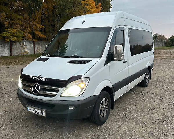 Белый Мерседес Sprinter, объемом двигателя 2.2 л и пробегом 370 тыс. км за 8699 $, фото 1 на Automoto.ua